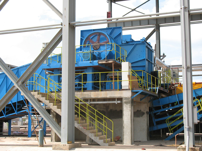 Heavy-duty pendulum sugarcane tearing machine