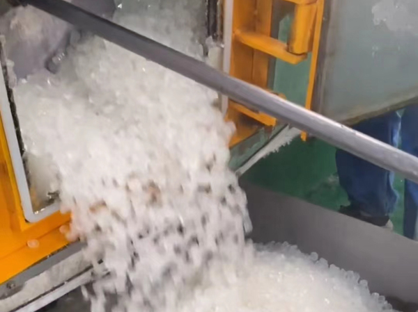 Single-crystal-rock-sugar-production.jpg